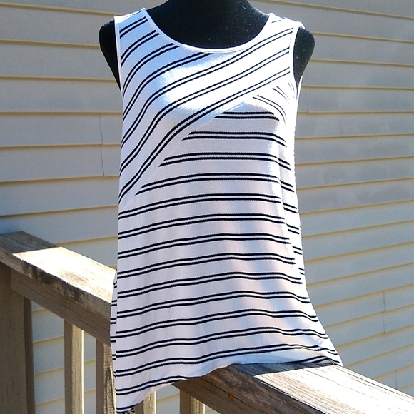 black and white tank top Size Small - Picture 7 of 8